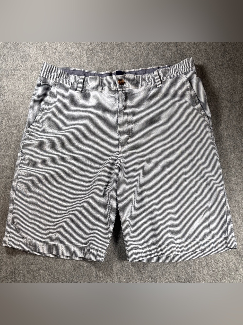 IZOD Men’s Seersucker Shorts Size 38 Blue White Striped Flat Front Cotton